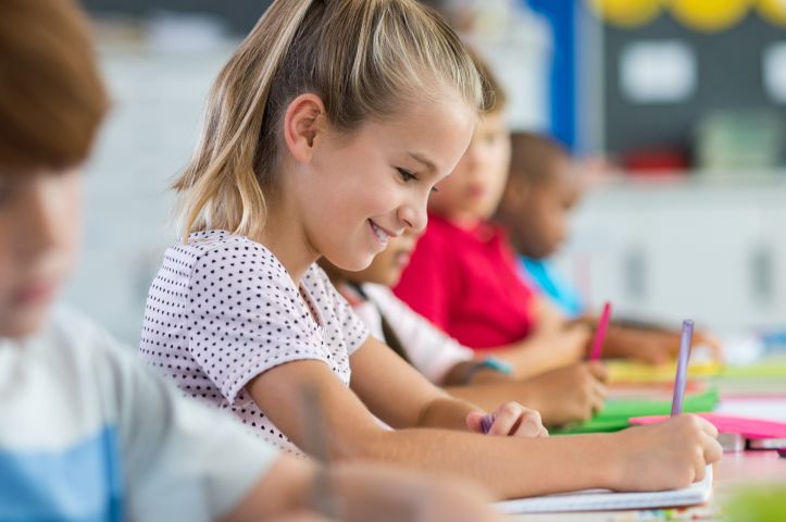 Pochwała, uwaga, pochwała? Jak mądrze stosować metodę kanapki w szkole