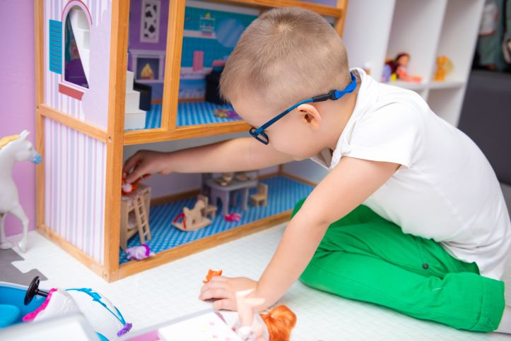 Stereotypy dotyczące płci w szkole podstawowej. Jaki wpływ mają na uczniów i jak świadomie ich unikać?