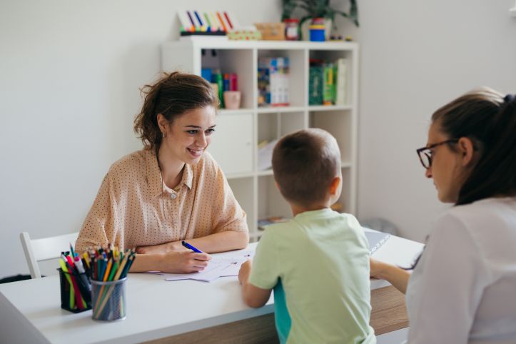 Psycholog w szkole – poradnik z rekomendacjami MEN