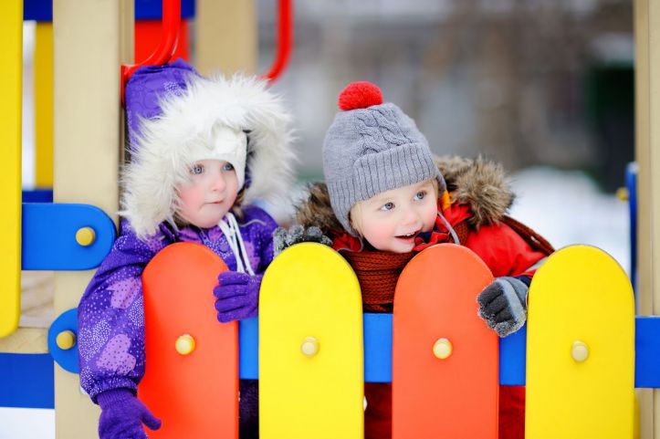 Zimowe spacery – czy mróz wyklucza zajęcia poza budynkiem przedszkola