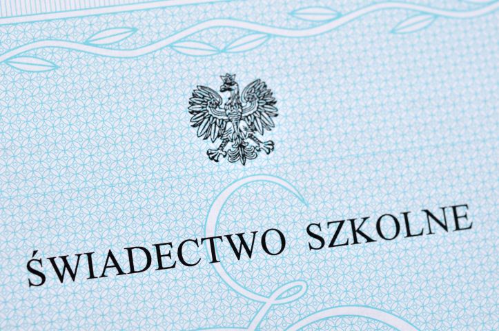   Błędne świadectwo nie wstrzymuje rekrutacji – pilny komunikat MEN