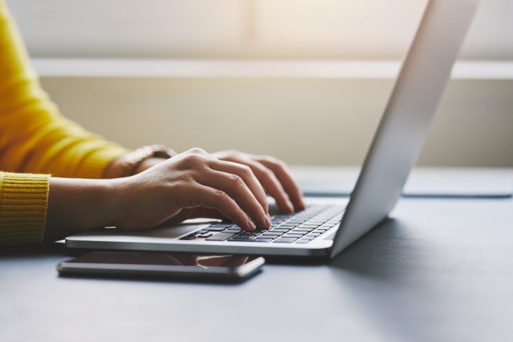 Do 31 sierpnia nauczyciele mogą ponownie składać wniosek o bon na laptop