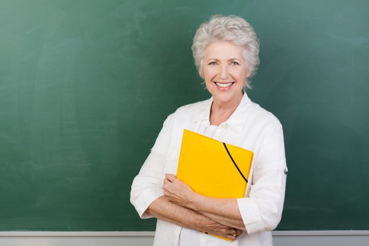 Czy nauczyciele po ukończeniu 60 lat mogą być dopuszczeni do pracy?