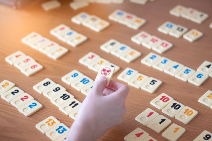 Nie znasz Rummikuba? Odkryj grę, którą pokochała cała Polska