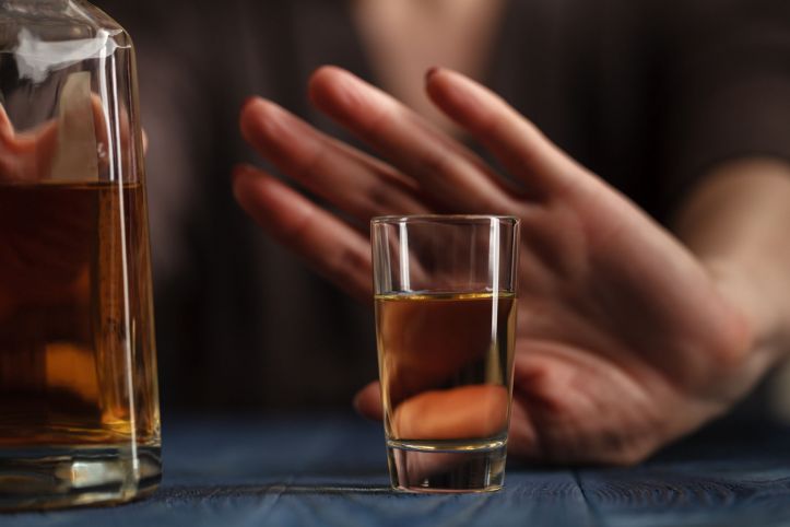 Kto się z nami nie napije… czyli alkohol w rękach nastolatków