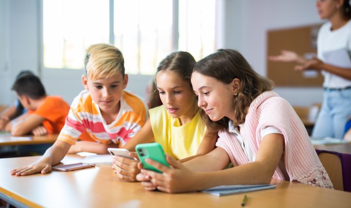 Nie tylko smartfon – jakich urządzeń elektronicznych od 1 września 2026 r. dotyczy szkolny zakaz?