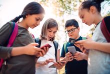 Zakaz używania smartfonów na terenie szkoły będzie możliwy