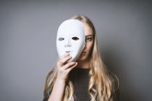   Maskowanie objawów autyzmu. Na czym polega kamuflaż uczniów z zaburzeniami w spektrum autyzmu? 