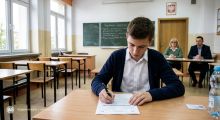 Stacjonarnie, ale niekoniecznie w szkole – MEN o egzaminach klasyfikacyjnych w edukacji domowej od 1 września 2027 r._AI
