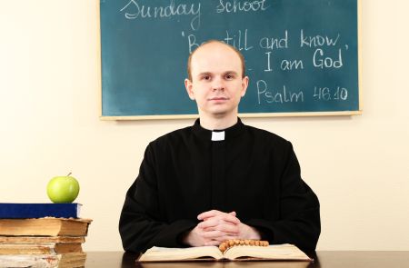   Katecheta w świetlicy szkolnej. Czy nauczyciel religii może być wychowawcą świetlicy?