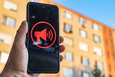Instrukcja reagowania – zagrożenie atakiem z powietrza. MEN odpowiada na interpelację