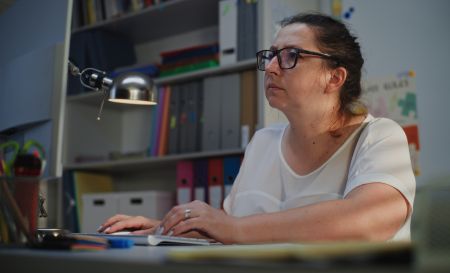   Kto podpisuje program zajęć specjalistycznych w przedszkolu i szkole?