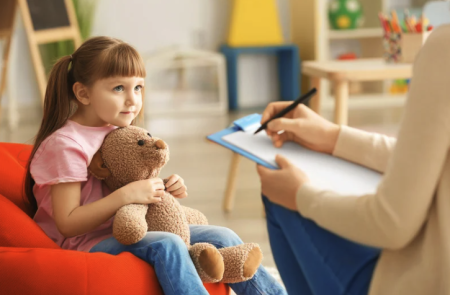 Jak rozpoznać, że dziecko potrzebuje wsparcia psychologicznego? Przewodnik dla nauczycieli i rodziców