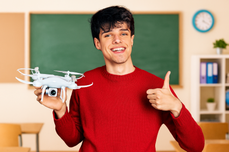   Czy uczniowie będą uczyć się obsługi dronów? MEN: To możliwe już teraz, a zmiany zawodów w szkołach są w toku
