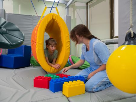   Nadwrażliwość sensoryczna u dzieci. Jak rozpoznać objawy zaburzeń i radzić sobie z nadreaktywnym dzieckiem?