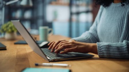 Czy warto kupić laptopy poleasingowe do nauki i pracy zdalnej?