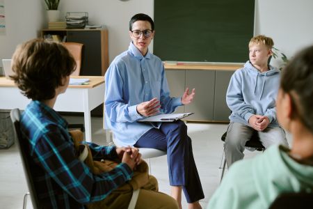 Jak rozmawiać z uczniami o dronach nad Polską