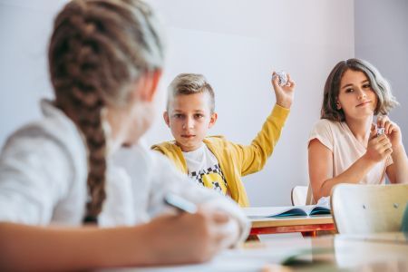   Gdy agresja i przemoc są wołaniem o uwagę. Jak reagować i wspierać ucznia, który używa zachowań trudnych, by zyskać kontakt z dorosłym?