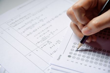 Błędy w systemie sprawdzania i oceniania egzaminów maturalnych – MEN zapowiada analizy i zmiany