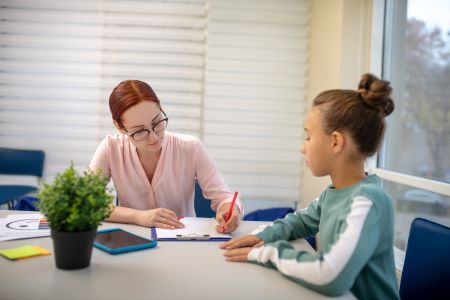   Zalecenie lekarza a zmiana formy zajęć rewalidacyjnych z grupowych na indywidualne. Uczeń z orzeczeniem