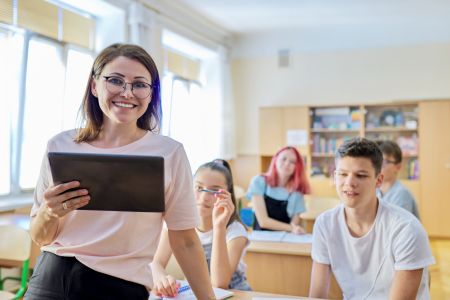   Zadania nauczyciela wspomagającego w szkołach i przedszkolach – zakres zadań i relacje z innymi nauczycielami