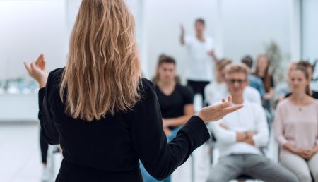 Nauczyciel na radzie pedagogicznej – prawa i obowiązki