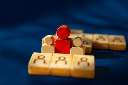   Ukryte hierarchie w klasie – jak wpływają na naukę, współpracę i zachowania agresywne