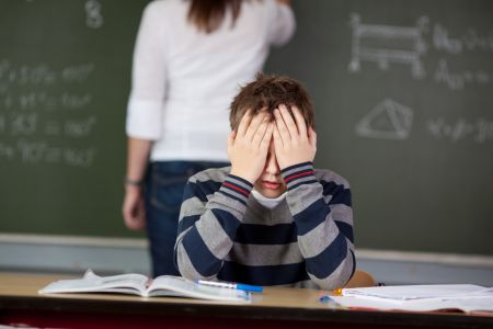Problemy wychowawcze w szkole – dlaczego nauczyciele reagują za późno?