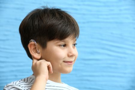   Jak organizować przerwy i aktywności, aby wspierać ucznia z niedosłuchem – wskazówki dla nauczycieli