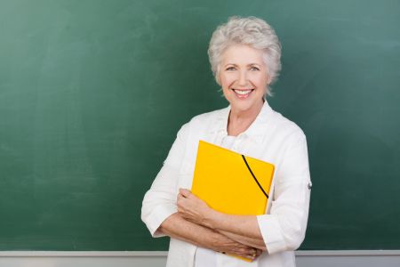 Dopuszczenie do pracy nauczyciela, który ukończył 60 lat